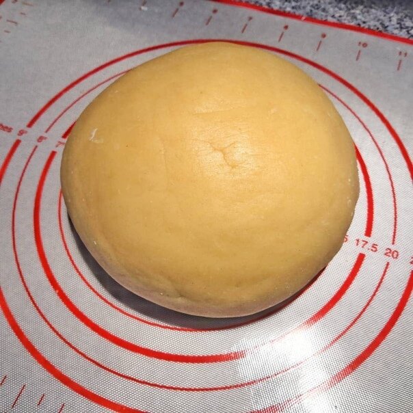 ИНГРЕДИЕНТЫ:
ТЕСТО:
✔️ яйца - 3 штуки;
✔️ сахар - 1 стакан;
✔️ мука - 3.5 стакана;
✔️ маргарин - 2 ст. ложки;
✔️ сода - 2/3 ч. ложки (погасить уксусом или лимонным соком);
✔️ соль - 1 щепотка. 
