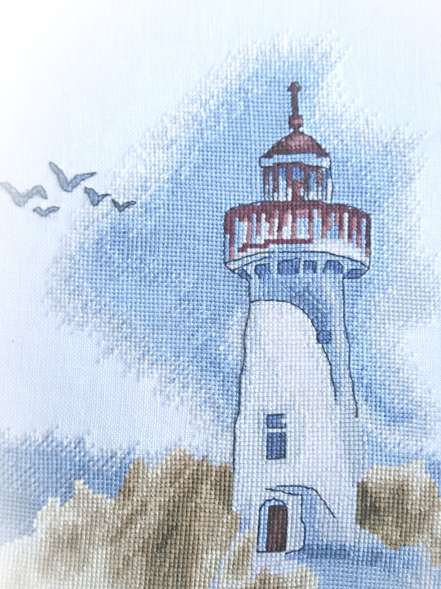 Живой маяк. Говорит маяк. Маяк прикол. Зелёный слон фильм мемы. Скажи маяк.