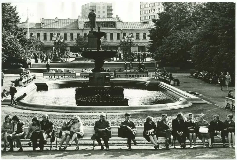 Пушкинская площадь, 1970-е (со стороны кинотеатра "Россия"). Фото Рубашкина. Сайт pastvu.com.