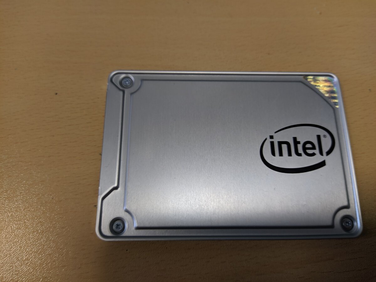  SSD-накопитель Intel 545s на 128 Гб за два года.