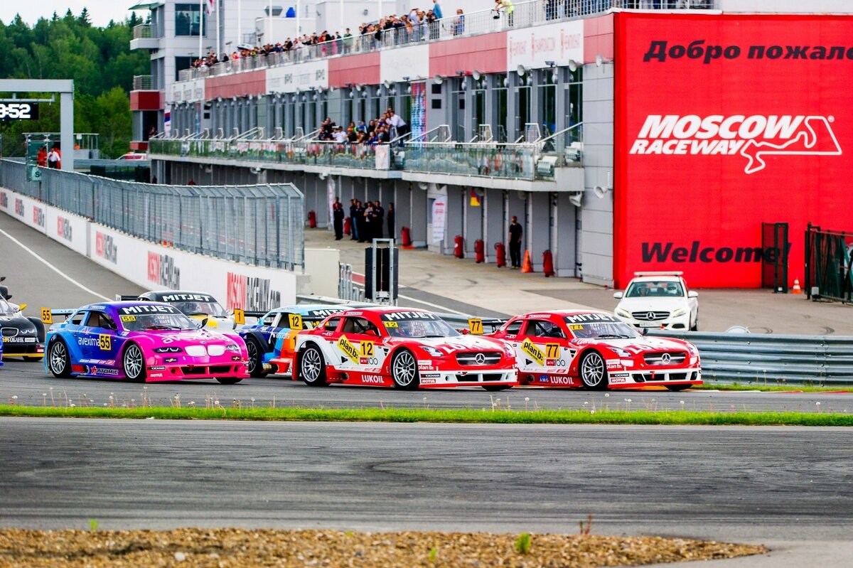 Школа гонок москва. Moscow Raceway гонки. Москоу Рейсвей гонки. Moscow Raceway Москва Шелудьково. Raceway Москва автодром.