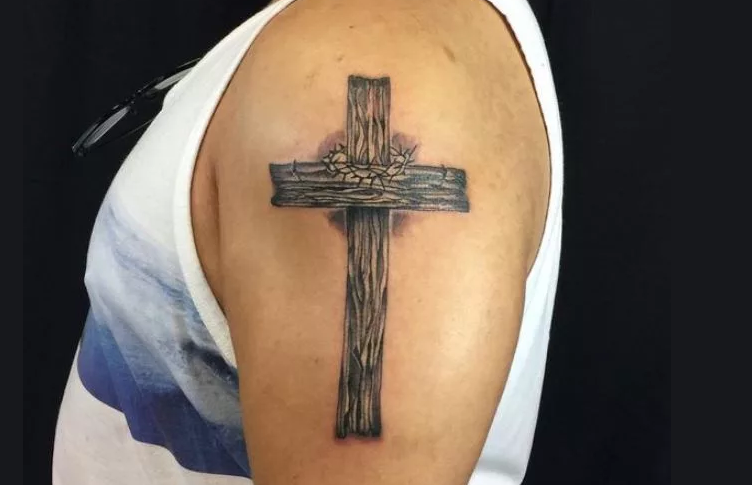 Примерно такое тату я увидел у мужчины на улице, лет 40-45...