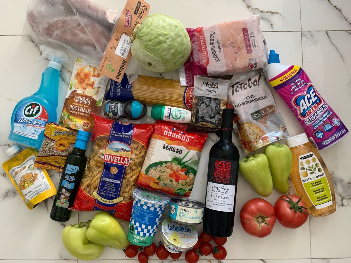 Продукты, которые мы купили на 3000 рублей. Фото из личного архива.