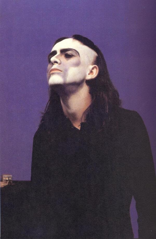      «Всё превратилось в бизнес".  