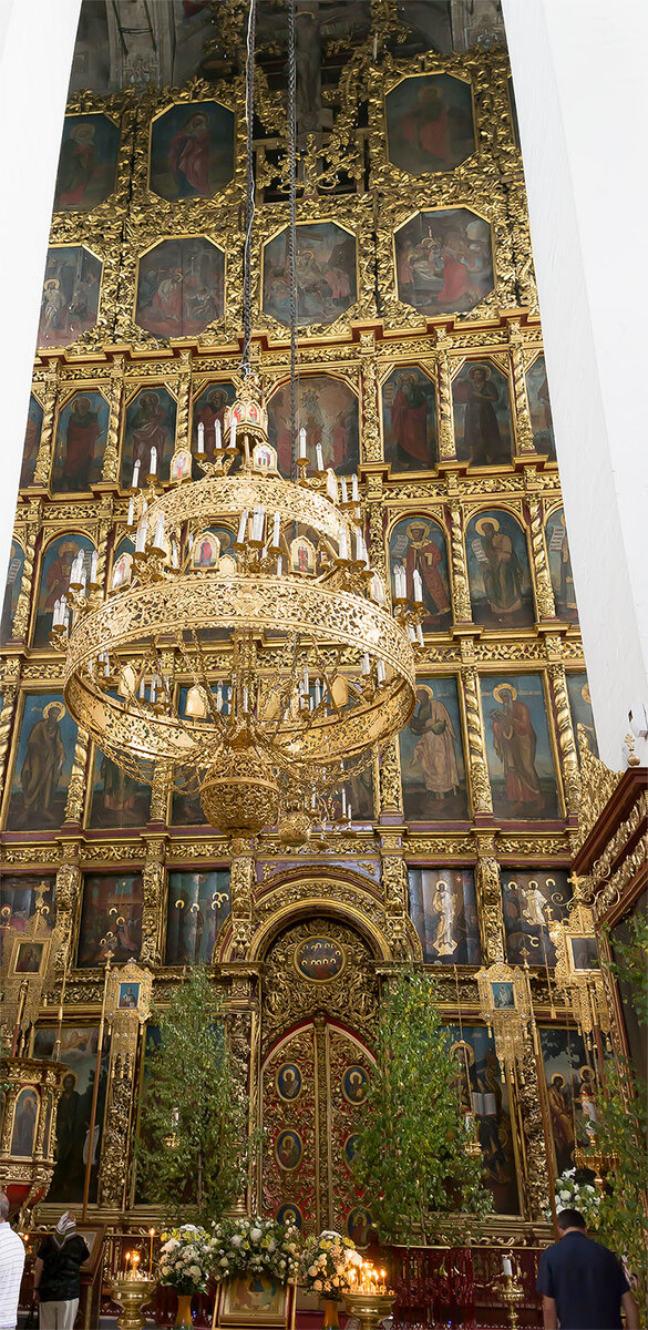 Фото собственного авторства. Иконостас верхнего храма.