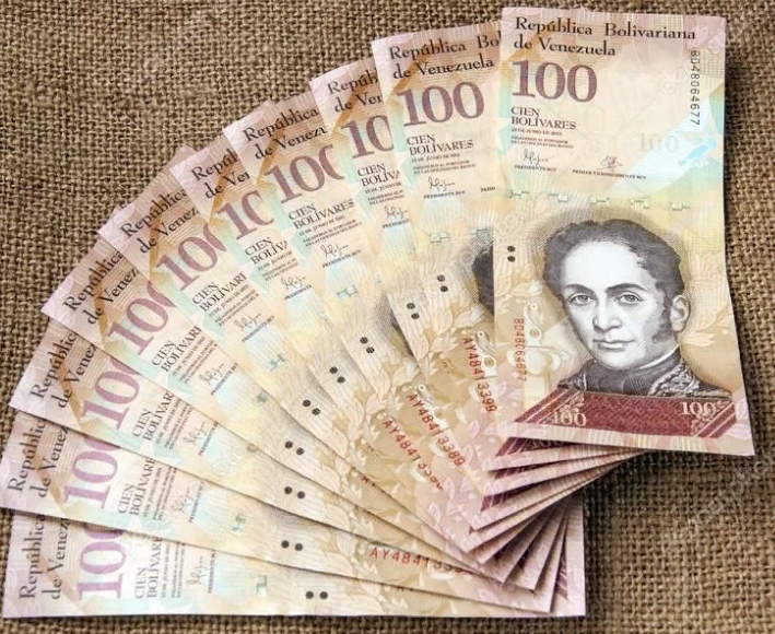 100 боливаров