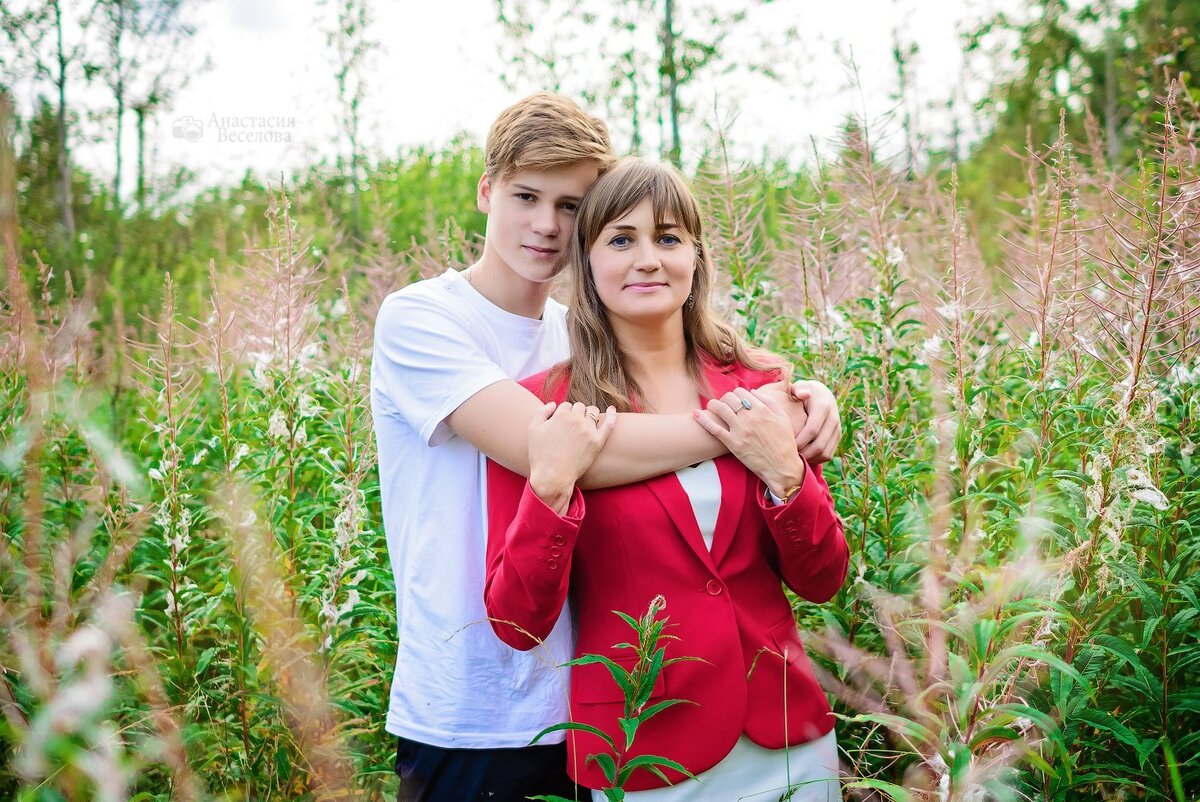 на фото я и мой сын - представитель поколения Y