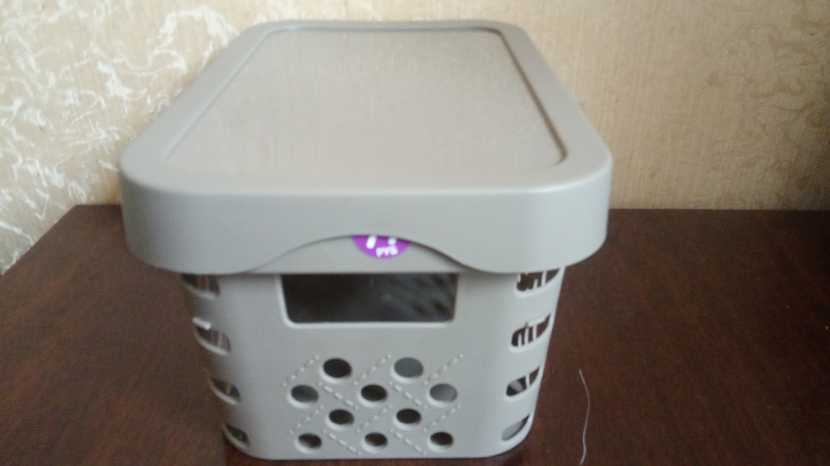 Вот так она закрывается крышкой