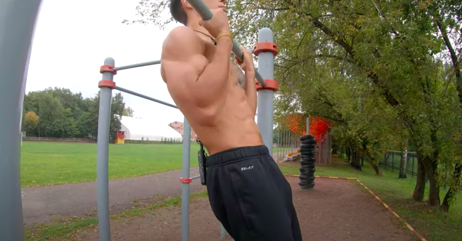 Тренировки арсения. Предплечья на турнике. Обратный хват на турнике. Накачался на турнике. Упражнения на предплечья на турнике.