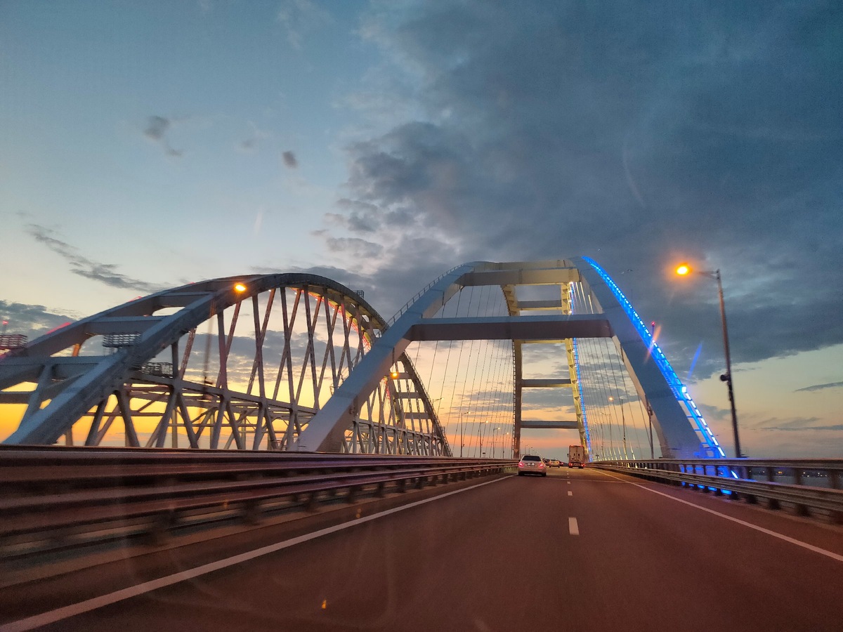Предзакатный Крымский мост