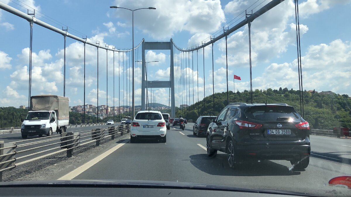Проезд по Стамбулу через платный мост