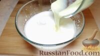 Добавляем 170 грамм сгущенного молока. Больше добавлять не  советую, чтобы не получилось слишком сладко. Перемешиваем его со  взбитыми сливками.