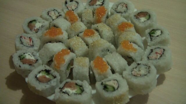 Суши роллы с начинками домашнего приготовления 