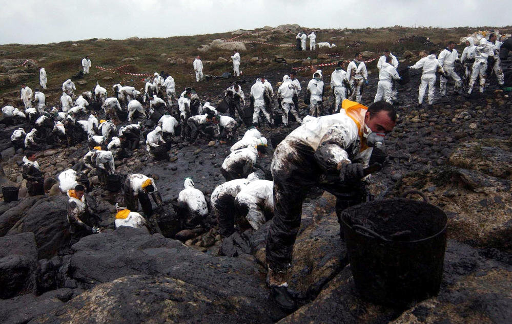 Устранение и последствия крушения танкера