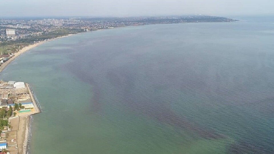 Красная одесская. Одесский залив вид сверху. Море около Одессы. Какойберен моря около Одессы. Фото где сталкивается красное море и Одесский залив.