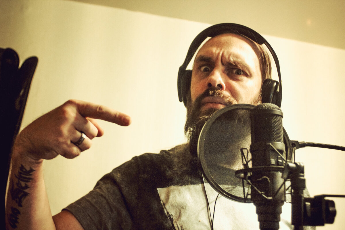 Путь от микрофона до релиза - не отсюда и до обеда :) Фото автора