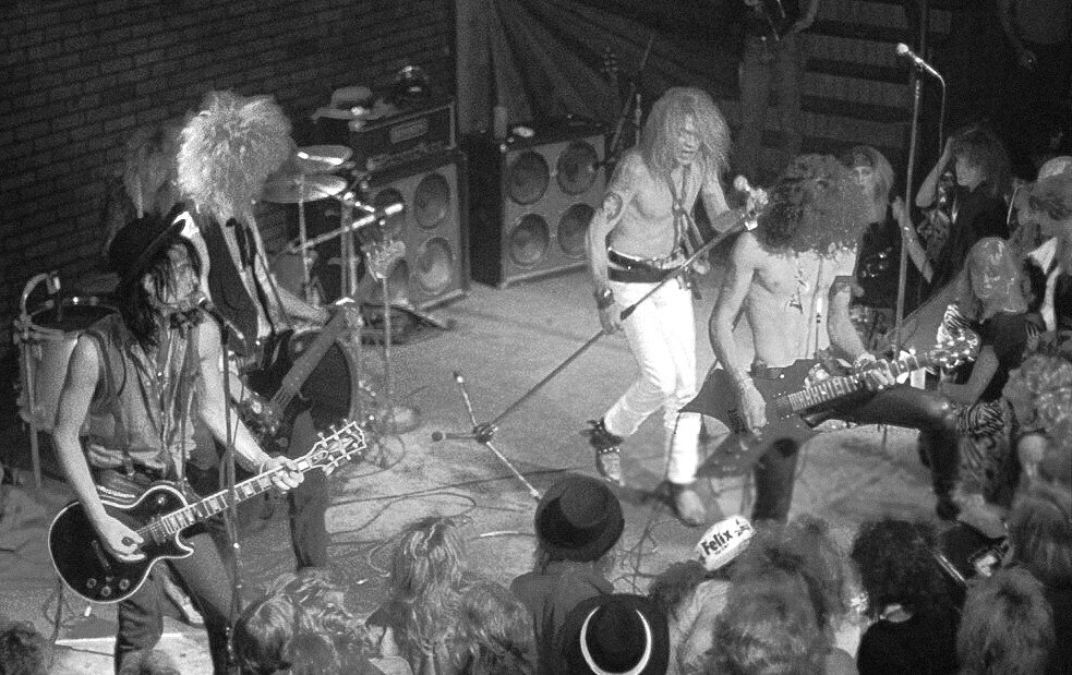 Культовый рок. Guns n Roses 1986. Роб Гарднер Guns n Roses. Культовый рок клуб. Рок клубы Америки.