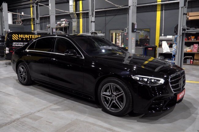Mercedes-Benz S-Class W223 вид сбоку