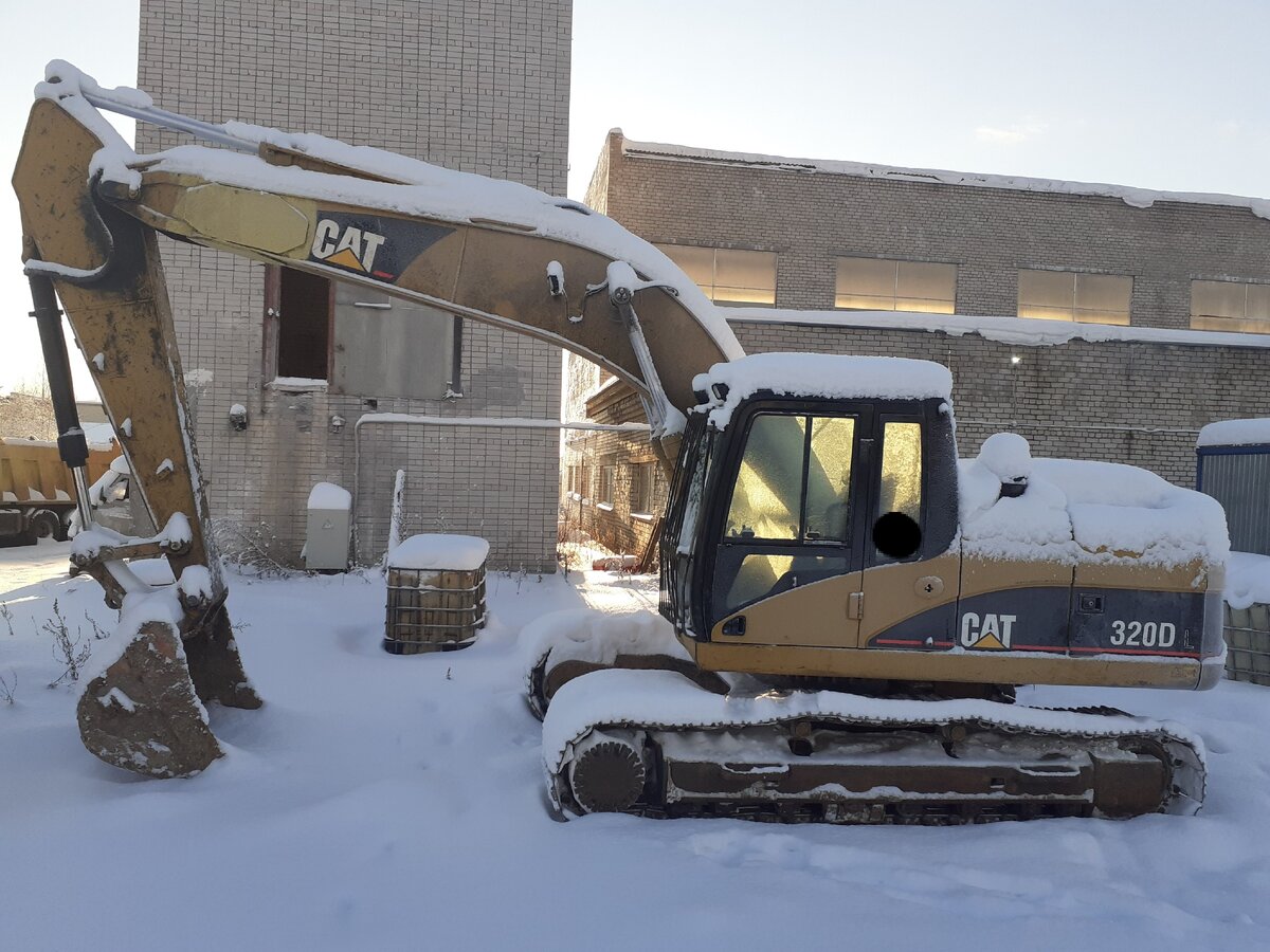 CAT320DL.