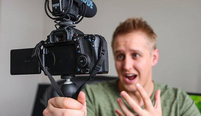 Особенно часто блогеры бросают каналы лишь потому, что в начале пути подписывает очень мало людей. И это совершенно нормально. Но многие не любят ждать...