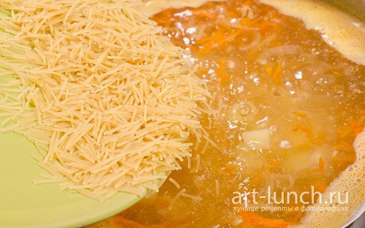 Фото взяла с первого попавшегося рецепта: https://art-lunch.ru/recipe/kurinyj-sup-s-vermishelyu_foto/