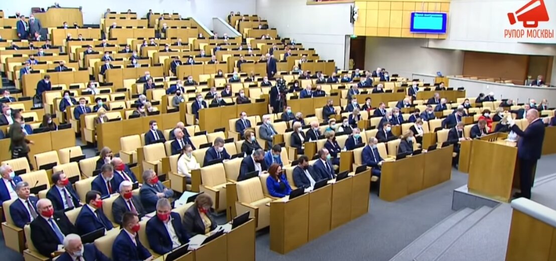 Госдума внимательно слушает выступление В.В. Жириновского.