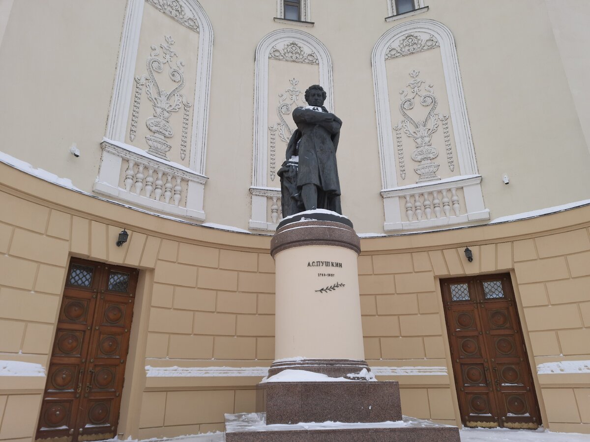 Театр памятник Пушкину