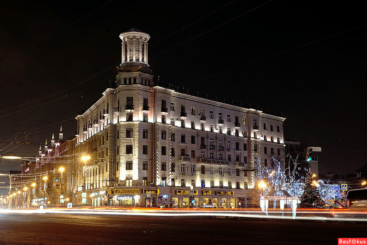 Москва Тверская. В этом здании находился Московский Департамент Недвижимости.
