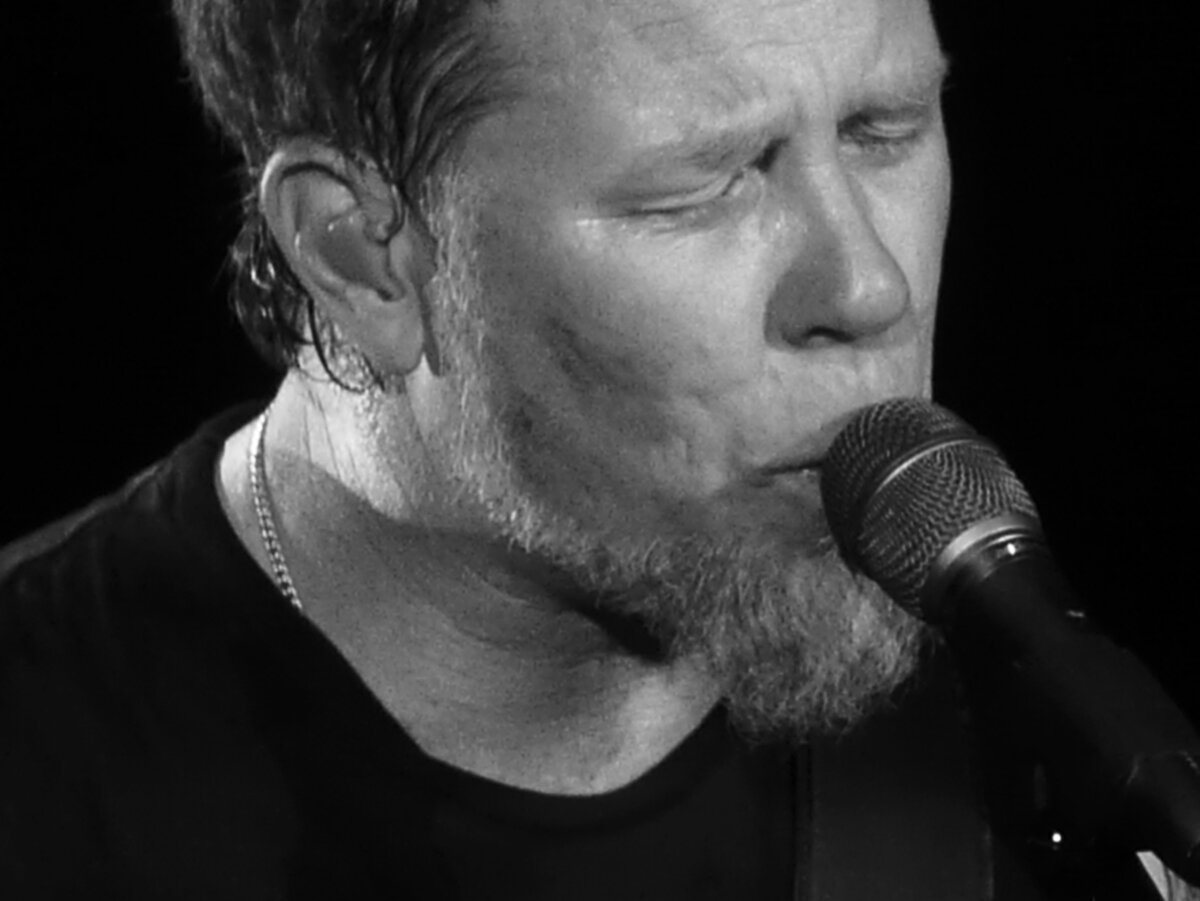 А вот и автор песни