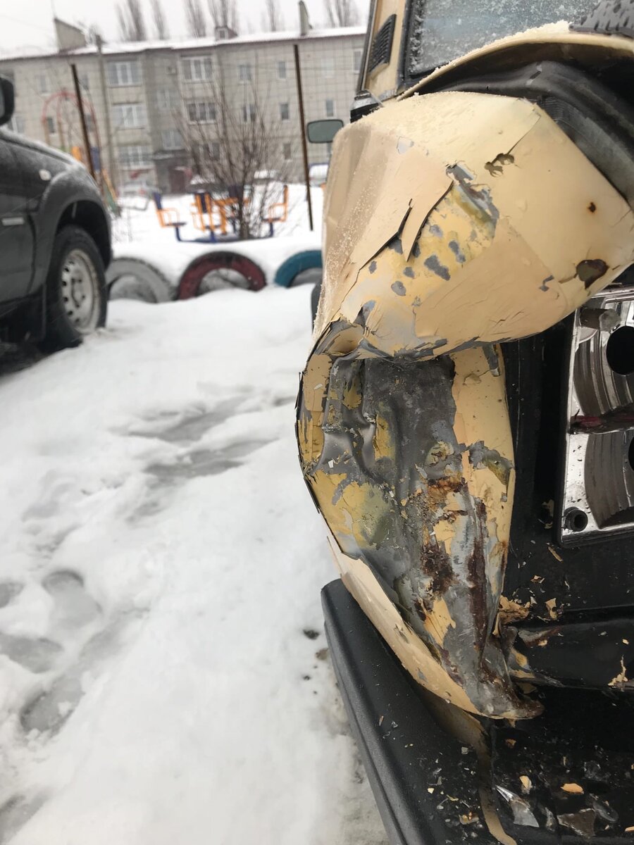 Левое крыло точно под замену. Оно пострадало больше всего. 