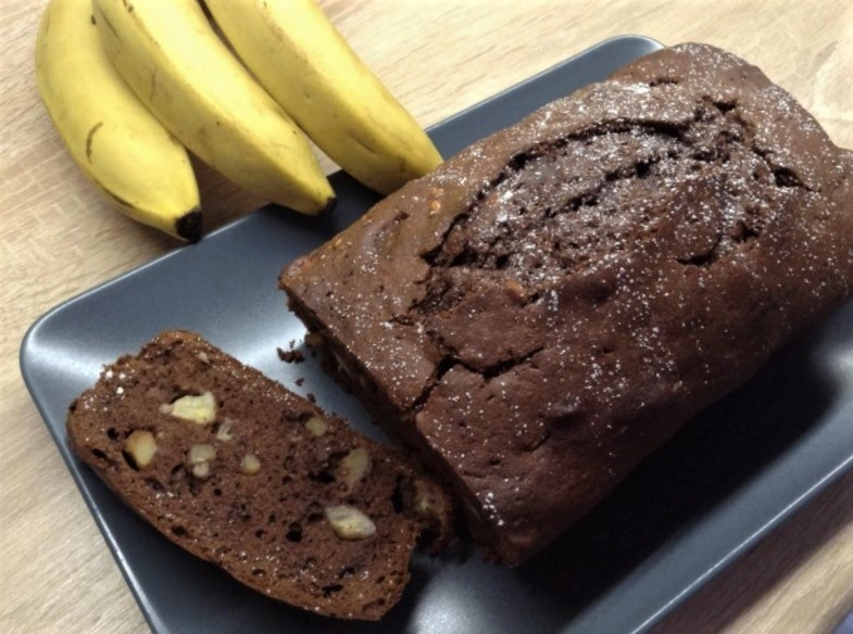 банановый кекс вкусный и подходит для чая. Конечно при этом данный рецепт дополнит чаепитие с самыми близкими людьми