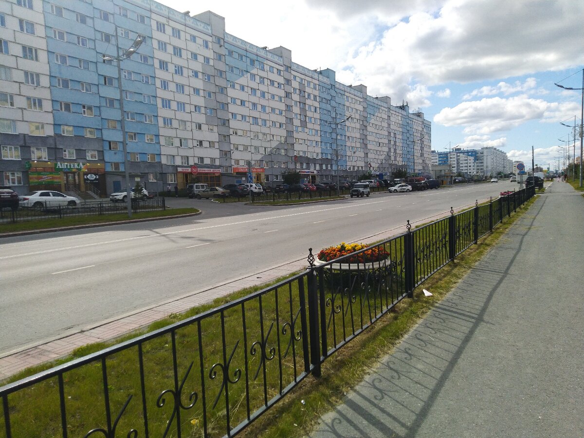 Город знакомы многим вахтовикам - Новый Уренгой. Именно там мой знакомы хочет квартиру