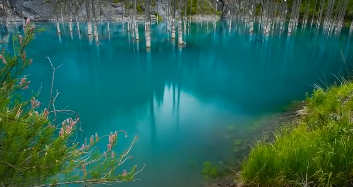 Лазурный цвет воды. Фото из свободных источников.