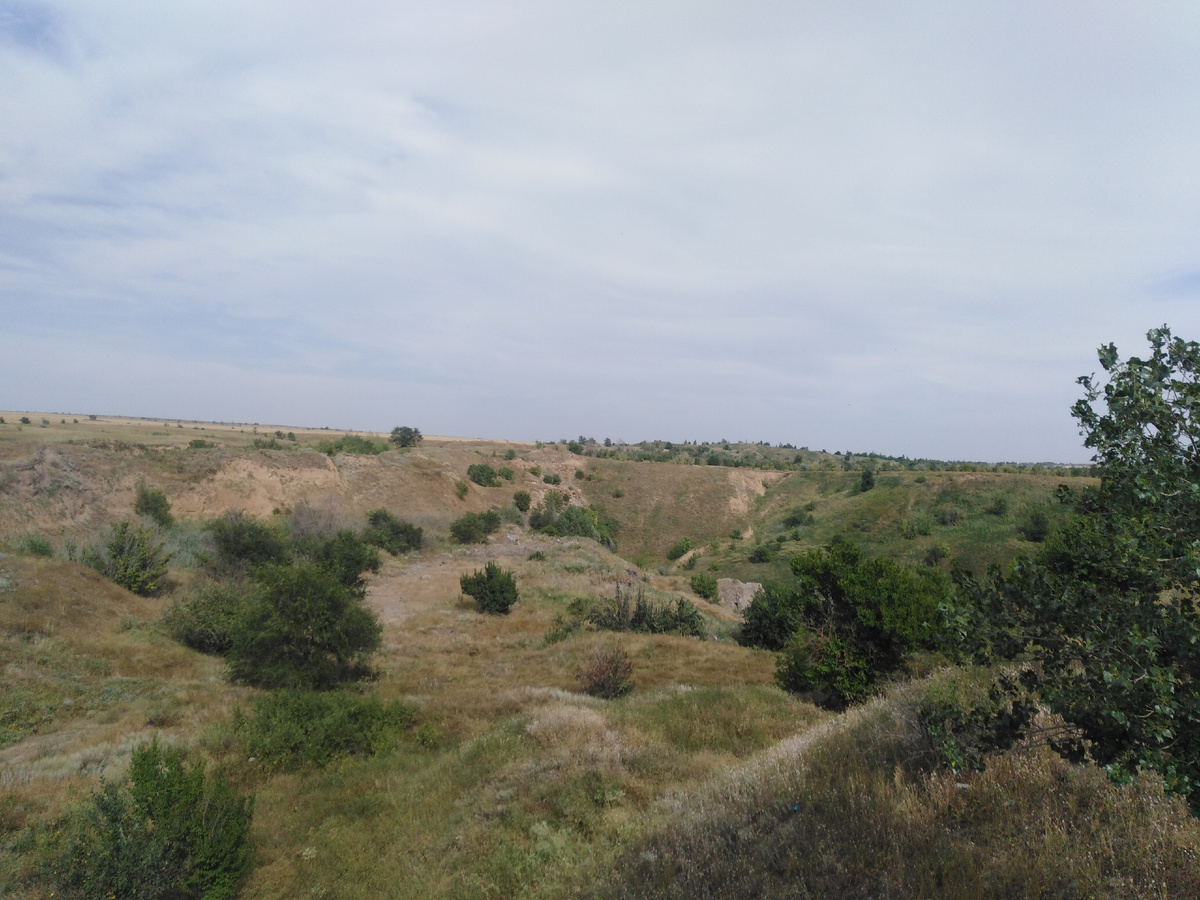 Подобным образом выглядят карьерные выработки на территории Ростовской области. 