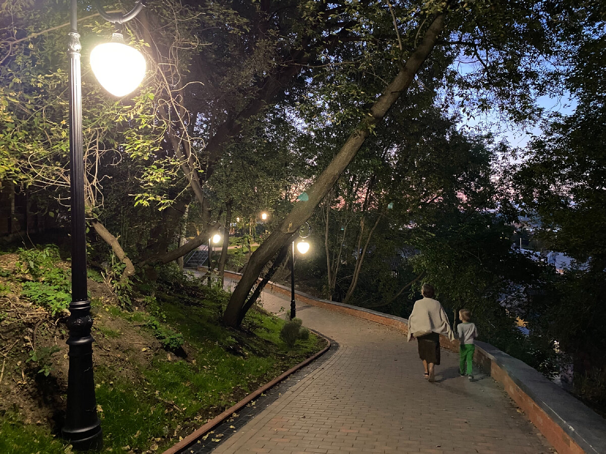 Фото автора. До бульвара от нашего дома - минут 15 пешком. Ещё один плюс! 