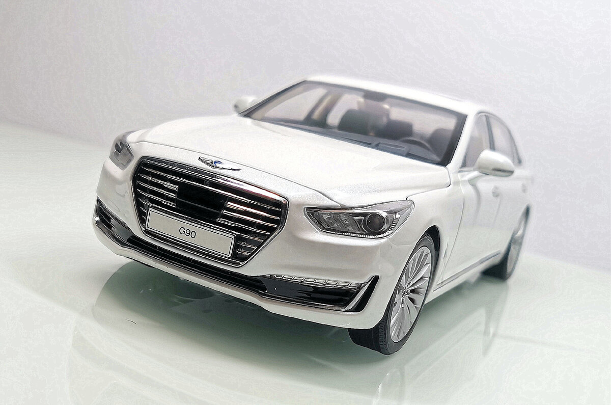 Genesis G90 V8 5.0 AWD 2016