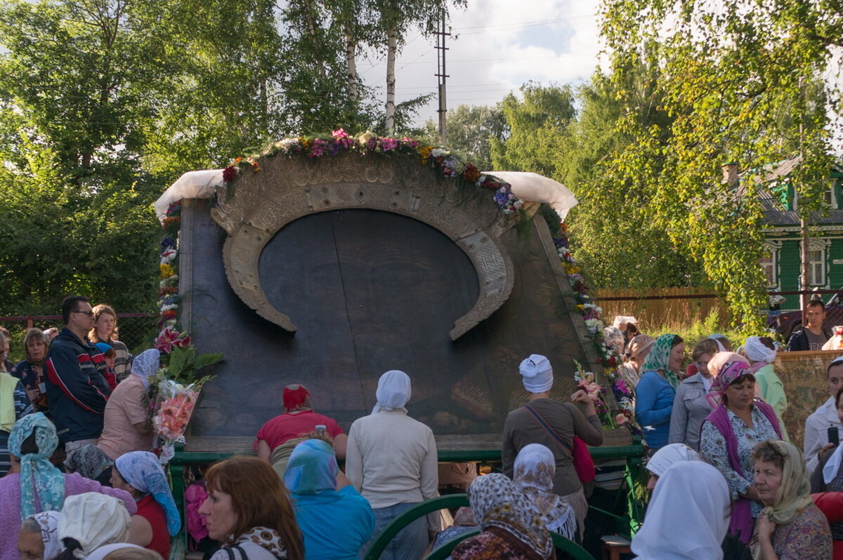 Крестный ход в Тутаеве с самой большой в мире иконой | Наши воскресные  маршруты | Дзен