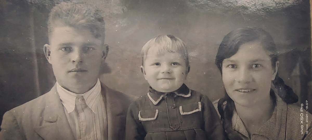 Мои бабушка Клава, дедушка Витя и дядя Коля.