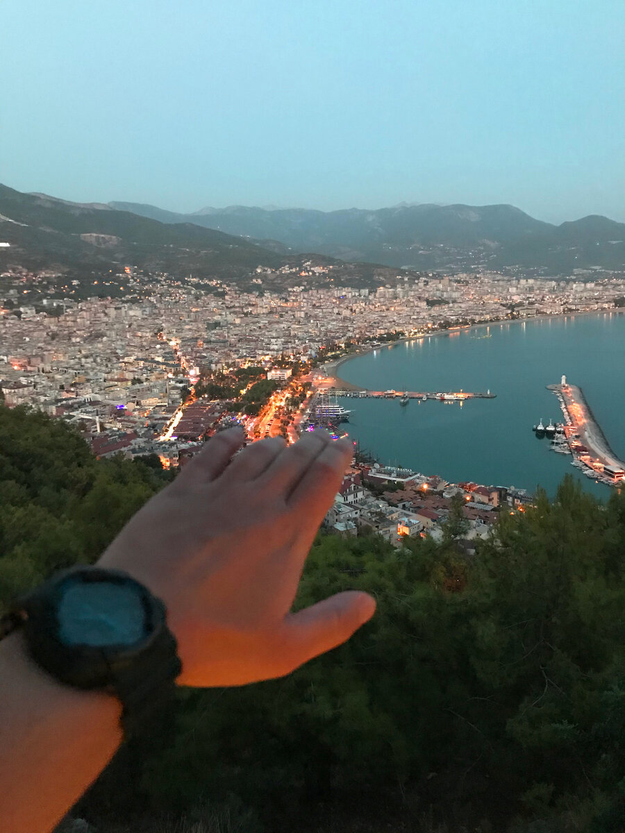 Панорама Алании с крепости - фото автора. 