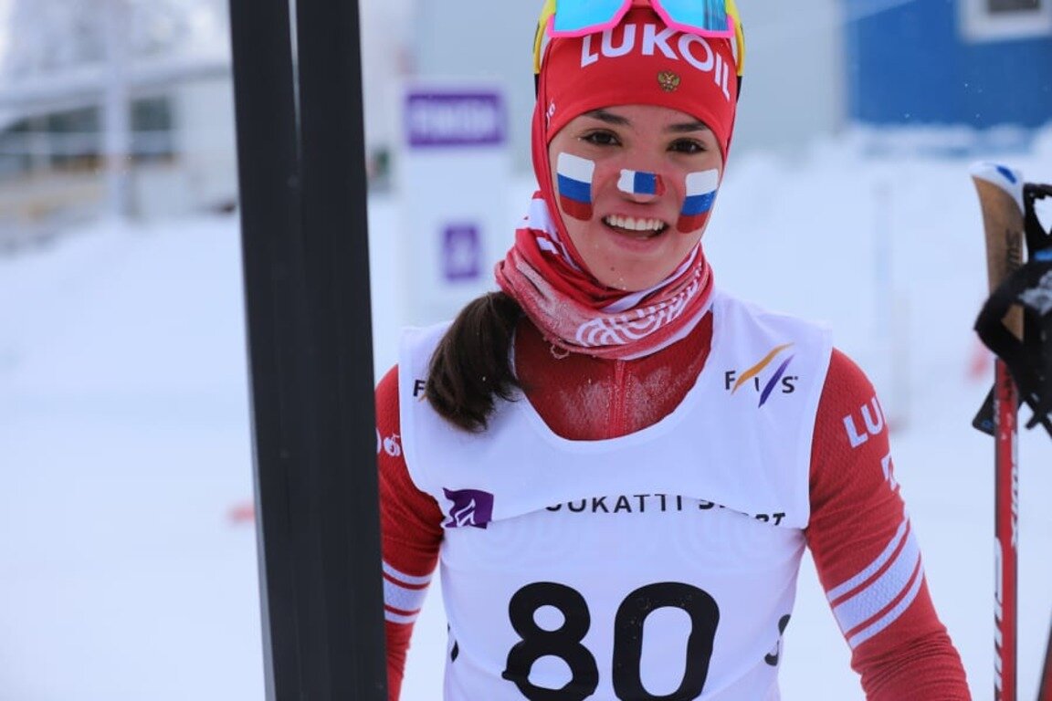 Лыжные гонки среди женщин. Лыжница Степанова Верони.