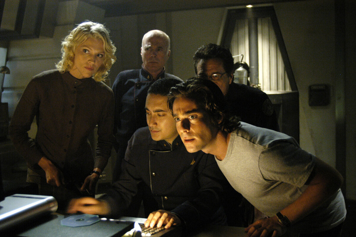 Все внимательно изучают кадры. А диск, кстати был тоже 8-ми угольной формы. 