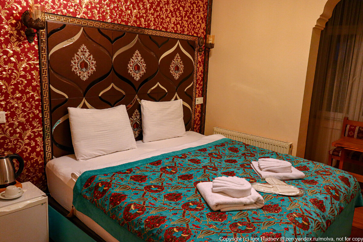 Типичная комната в отеле в старом центре Стамбула обойдется в среднем в 2-2,5 тысячи рублей за ночь