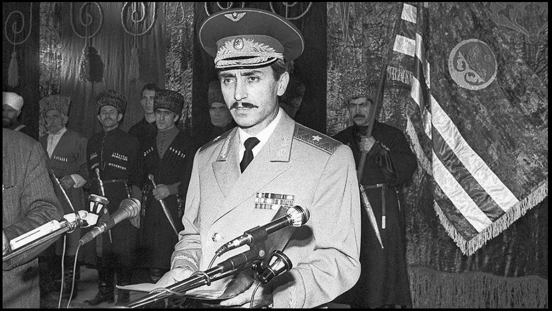 В 1992 году в результате госпереворота к власти пришел Джохар Дудаев, который тут же объявил себя президентом и объявил независимость Чечни от России (изображение взято из открытых источников)