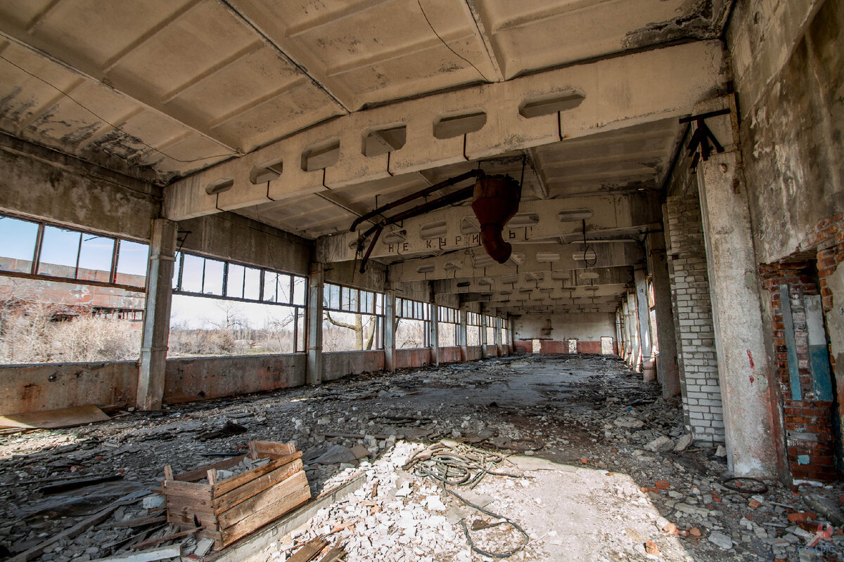 Заброшенное производственное здание. 