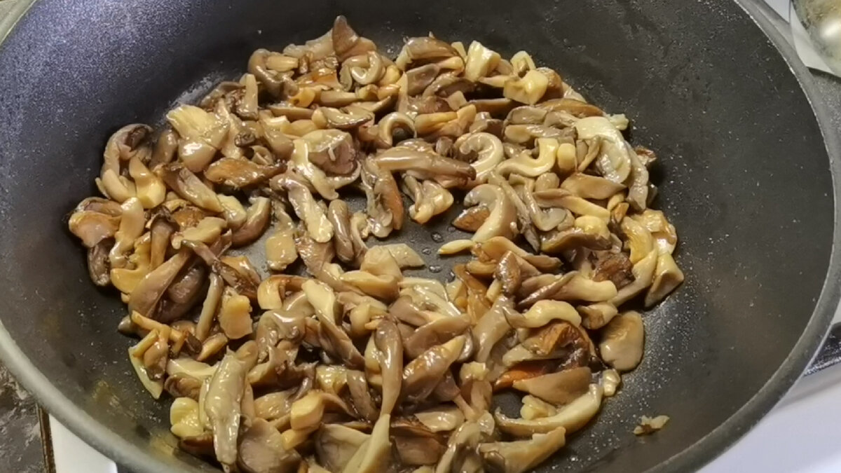 Ингредиенты для «Картофельно-грибные рулетики из лаваша»: