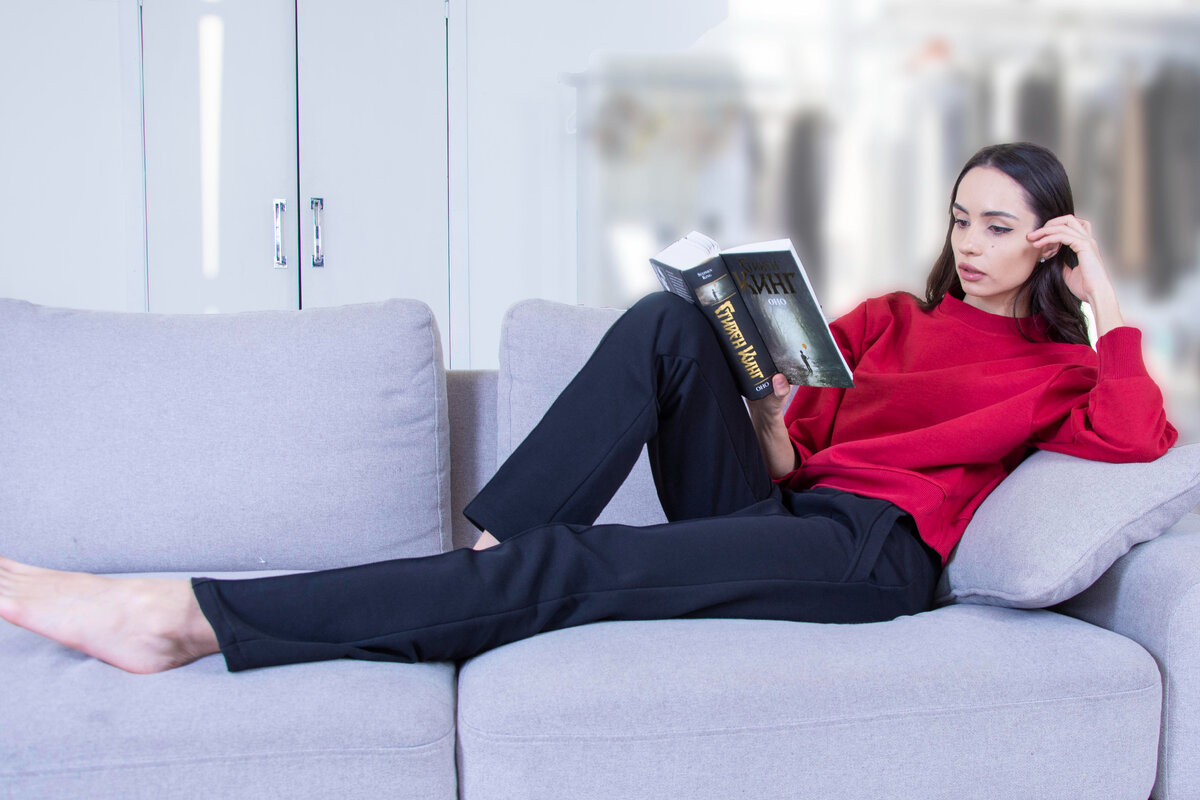 Уютный бордовый свитшот от Российского бренда ToNiKi Style добавит в гардероб ярких красок, которых так не хватает весной.