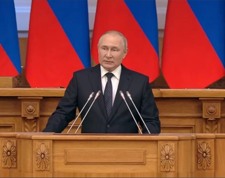 Владимир Путин на заседании СФ РФ. Скриншот трансляции автора.