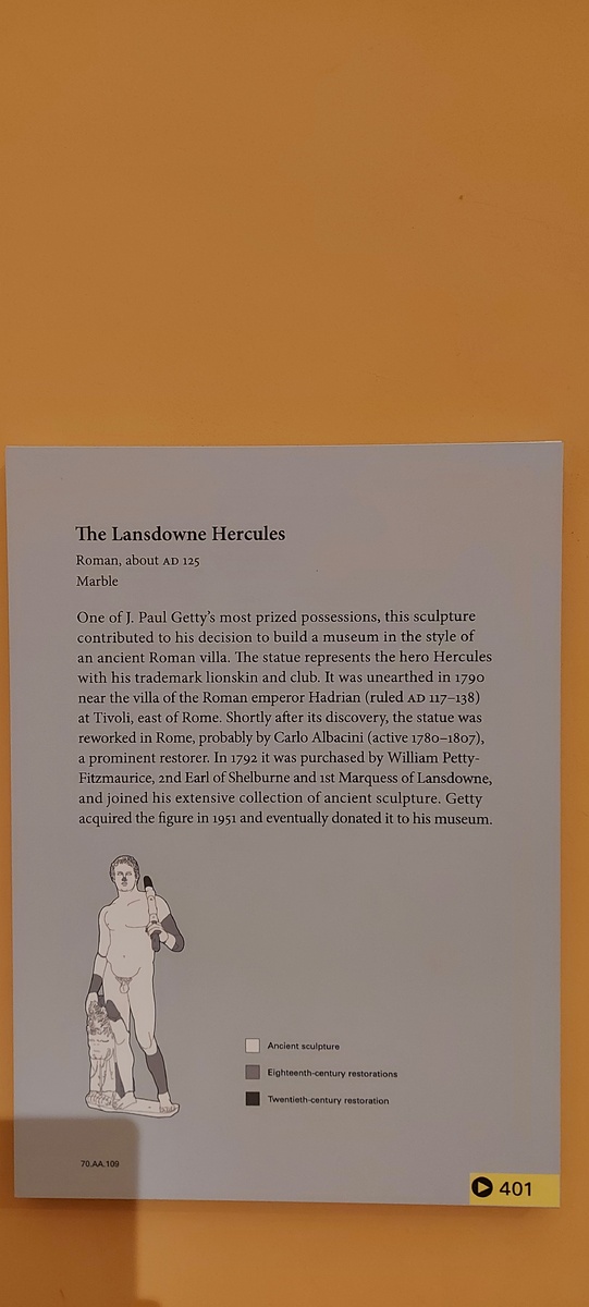 Информационная табличка к скульптуре. Читайте.