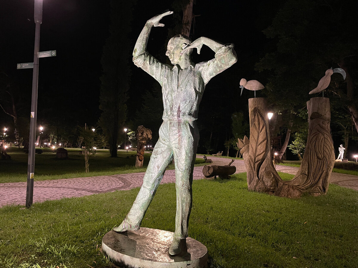 Великий танцор и туканы