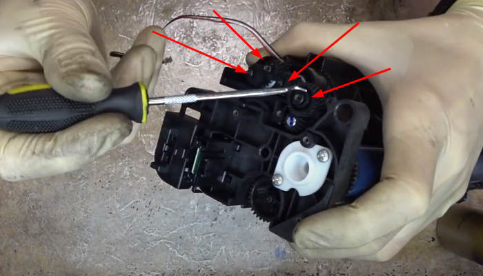 Фото 11. Расположение шестеренок, которые нужно снять